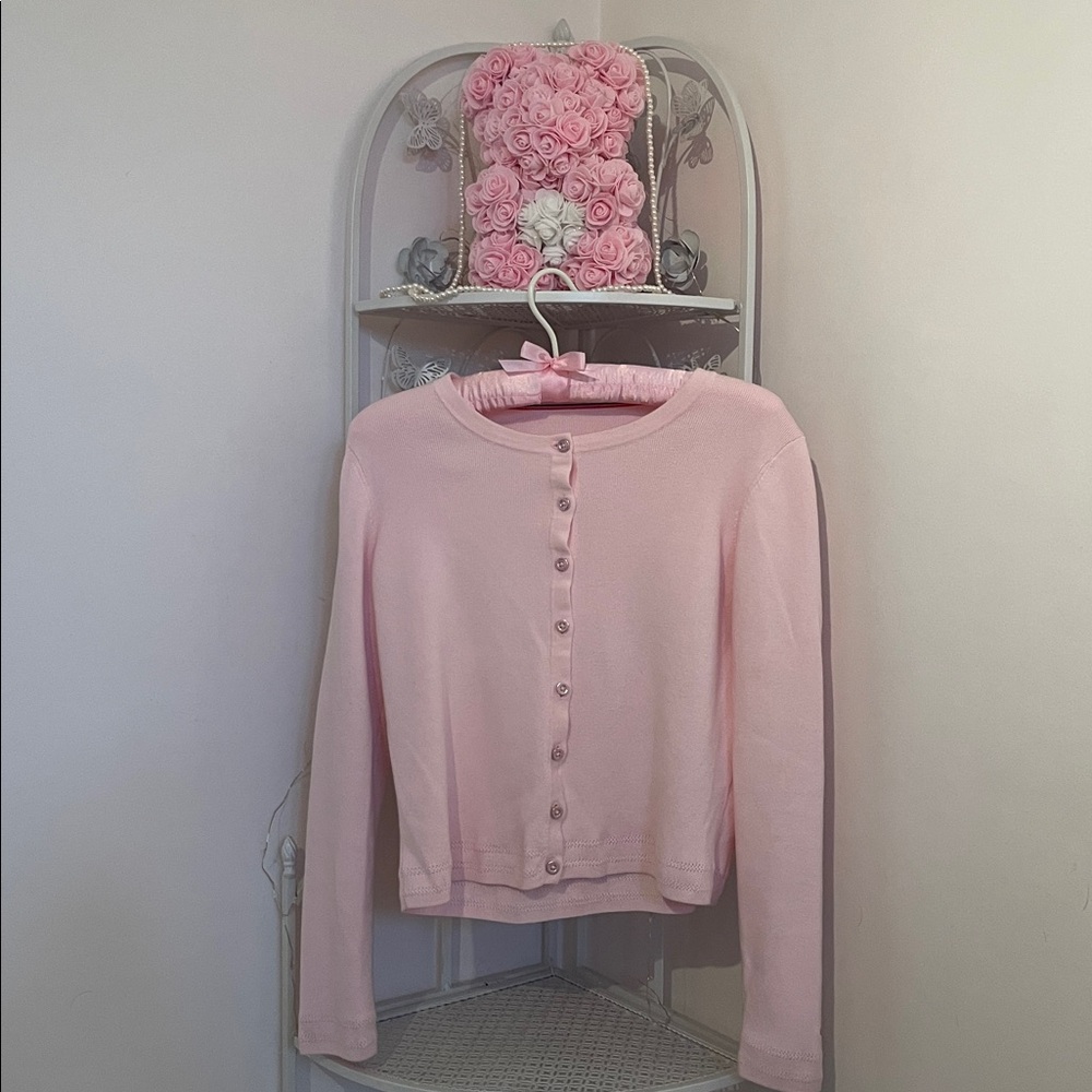 🌸🎀 Tommy Hilfiger Baby Pink Cardigan
Sweater Size S/M